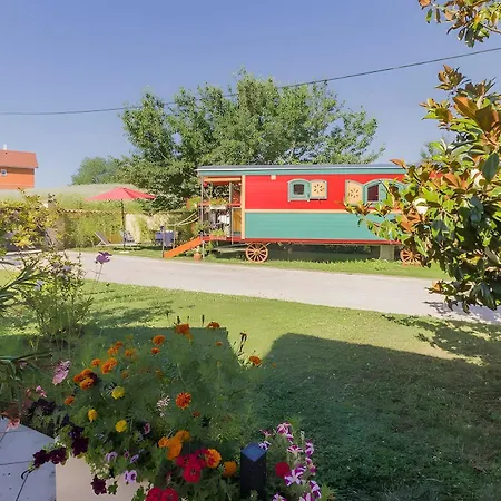 Roulotte De Boheme - Praline Campsite Saint-Genix-sur-Guiers